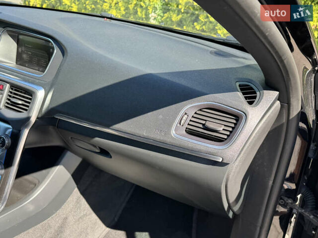 Черный Вольво В40, объемом двигателя 1.6 л и пробегом 217 тыс. км за 11700 $, фото 36 на Automoto.ua
