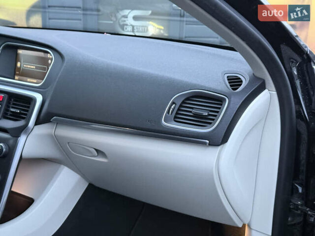 Черный Вольво В40, объемом двигателя 1.6 л и пробегом 212 тыс. км за 11600 $, фото 32 на Automoto.ua