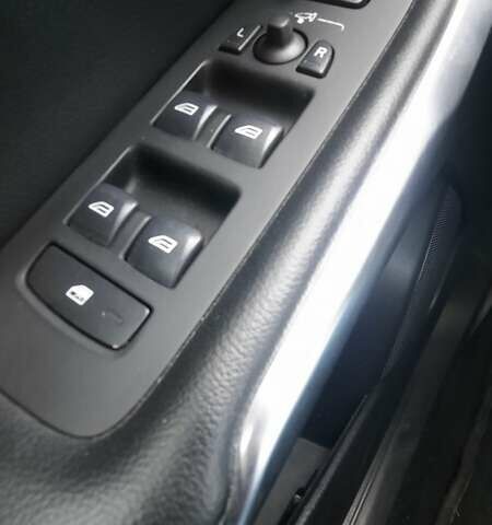 Чорний Вольво V40, об'ємом двигуна 1.56 л та пробігом 233 тис. км за 9000 $, фото 9 на Automoto.ua