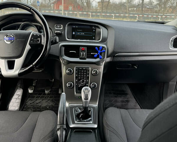 Черный Вольво В40, объемом двигателя 1.56 л и пробегом 214 тыс. км за 9800 $, фото 57 на Automoto.ua