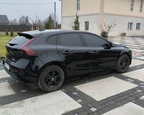 Черный Вольво В40, объемом двигателя 1.98 л и пробегом 215 тыс. км за 11000 $, фото 9 на Automoto.ua