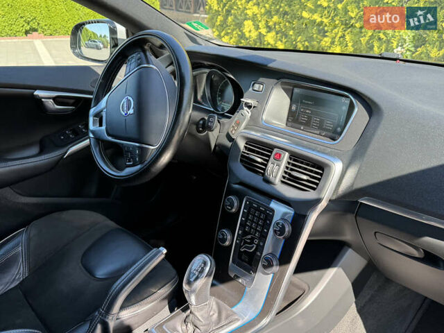 Черный Вольво В40, объемом двигателя 1.6 л и пробегом 217 тыс. км за 11700 $, фото 35 на Automoto.ua