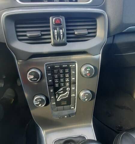 Чорний Вольво V40, об'ємом двигуна 1.56 л та пробігом 233 тис. км за 9000 $, фото 8 на Automoto.ua