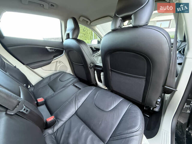 Чорний Вольво V40, об'ємом двигуна 1.6 л та пробігом 212 тис. км за 10999 $, фото 39 на Automoto.ua