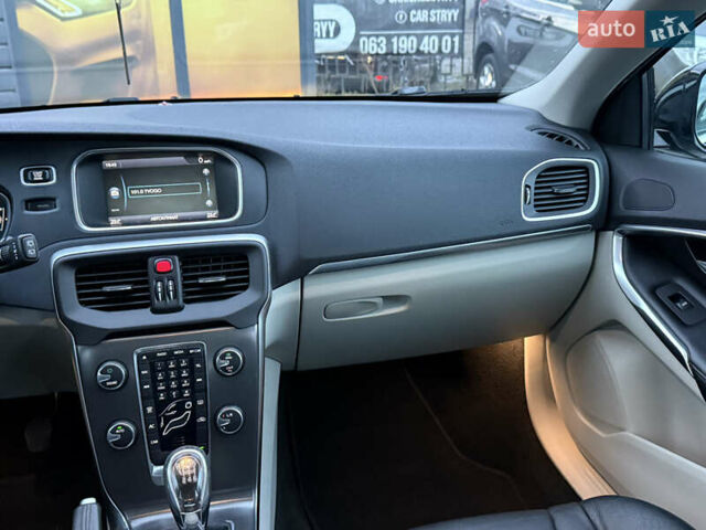 Черный Вольво В40, объемом двигателя 1.6 л и пробегом 212 тыс. км за 11600 $, фото 36 на Automoto.ua