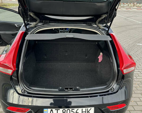 Черный Вольво В40, объемом двигателя 1.56 л и пробегом 214 тыс. км за 9800 $, фото 34 на Automoto.ua