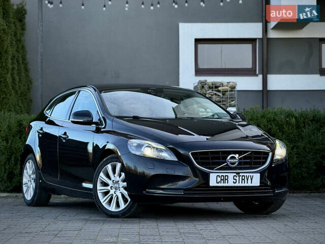 Чорний Вольво V40, об'ємом двигуна 1.6 л та пробігом 212 тис. км за 10999 $, фото 1 на Automoto.ua