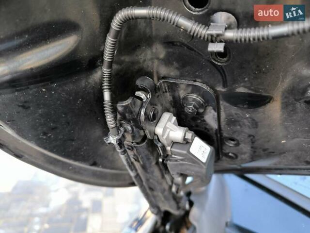 Черный Вольво В40, объемом двигателя 1.56 л и пробегом 223 тыс. км за 11000 $, фото 57 на Automoto.ua