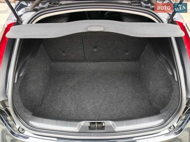 Черный Вольво В40, объемом двигателя 1.98 л и пробегом 219 тыс. км за 10800 $, фото 68 на Automoto.ua