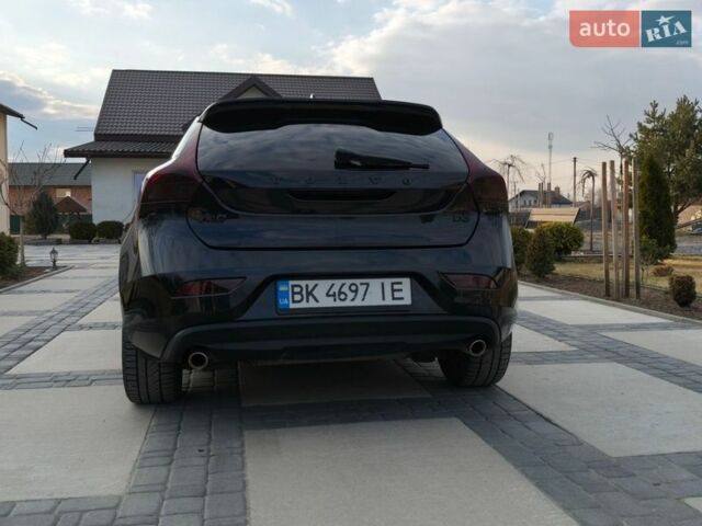 Черный Вольво В40, объемом двигателя 1.98 л и пробегом 219 тыс. км за 10800 $, фото 6 на Automoto.ua