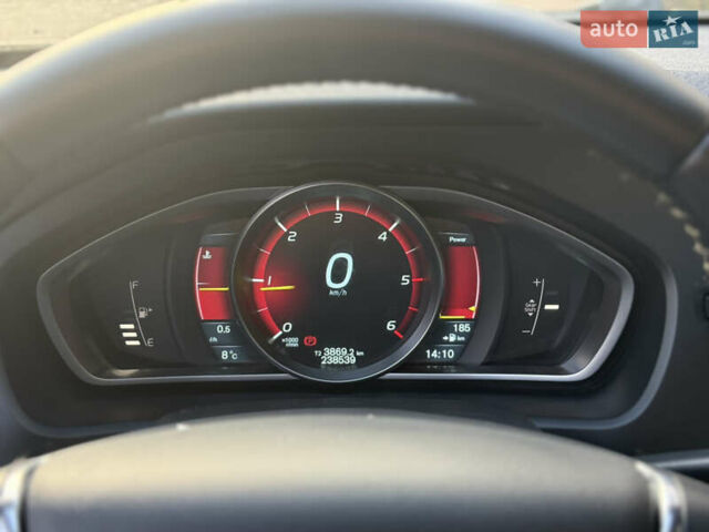 Черный Вольво В40, объемом двигателя 1.6 л и пробегом 238 тыс. км за 10999 $, фото 63 на Automoto.ua