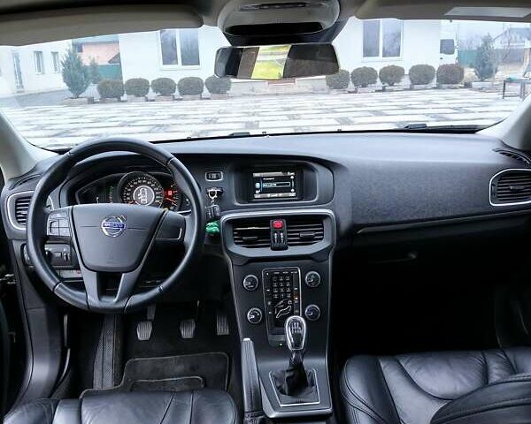 Черный Вольво В40, объемом двигателя 1.98 л и пробегом 215 тыс. км за 11000 $, фото 36 на Automoto.ua