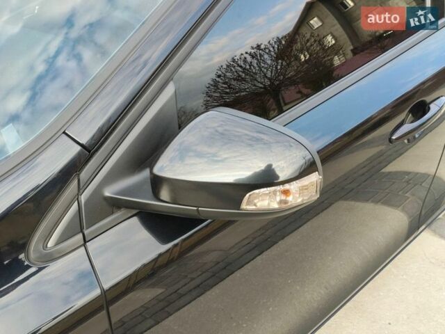 Черный Вольво В40, объемом двигателя 1.98 л и пробегом 219 тыс. км за 10800 $, фото 32 на Automoto.ua