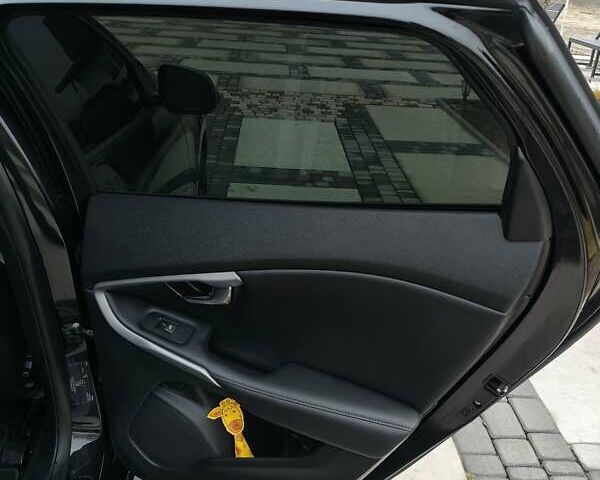 Черный Вольво В40, объемом двигателя 1.98 л и пробегом 215 тыс. км за 11000 $, фото 64 на Automoto.ua