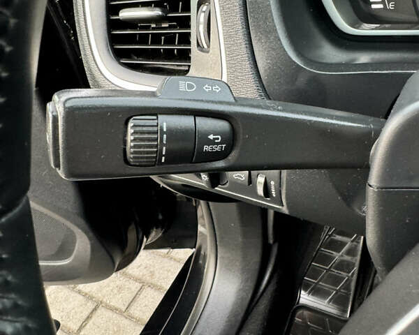 Черный Вольво В40, объемом двигателя 1.56 л и пробегом 214 тыс. км за 9800 $, фото 53 на Automoto.ua