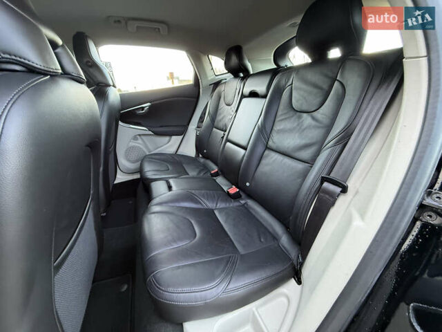Чорний Вольво V40, об'ємом двигуна 1.6 л та пробігом 212 тис. км за 10999 $, фото 47 на Automoto.ua