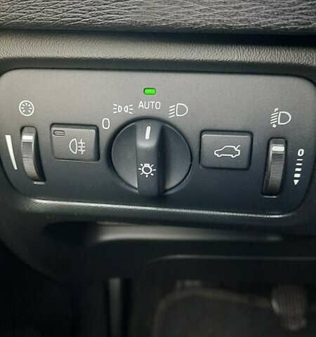 Чорний Вольво V40, об'ємом двигуна 1.56 л та пробігом 233 тис. км за 9000 $, фото 14 на Automoto.ua