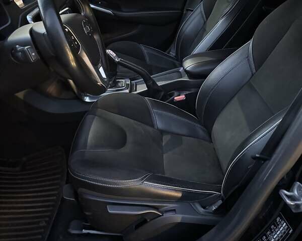 Чорний Вольво V40, об'ємом двигуна 1.56 л та пробігом 223 тис. км за 11350 $, фото 57 на Automoto.ua