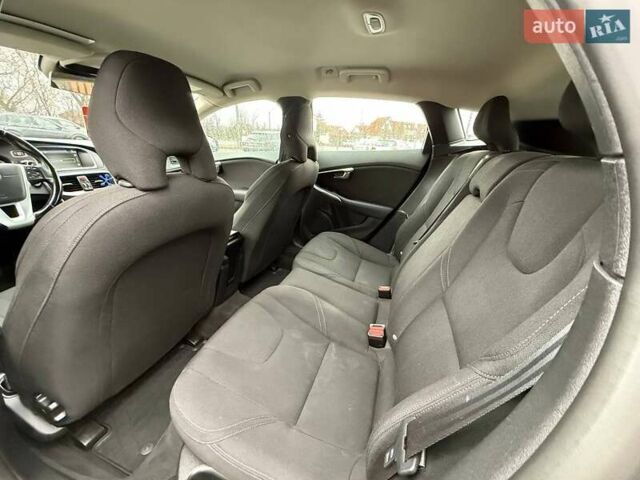 Чорний Вольво V40, об'ємом двигуна 1.56 л та пробігом 207 тис. км за 10599 $, фото 17 на Automoto.ua