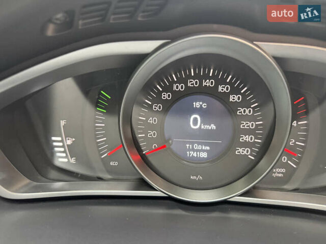 Черный Вольво В40, объемом двигателя 1.56 л и пробегом 174 тыс. км за 11100 $, фото 1 на Automoto.ua