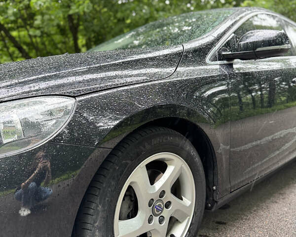 Черный Вольво В40, объемом двигателя 1.56 л и пробегом 174 тыс. км за 11100 $, фото 30 на Automoto.ua