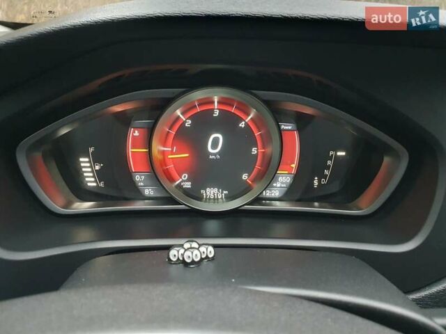 Черный Вольво В40, объемом двигателя 1.56 л и пробегом 175 тыс. км за 14000 $, фото 10 на Automoto.ua