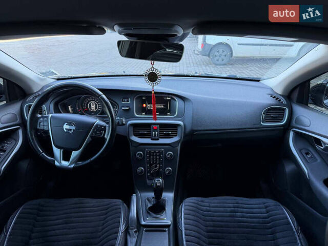 Черный Вольво В40, объемом двигателя 1.56 л и пробегом 180 тыс. км за 10250 $, фото 23 на Automoto.ua