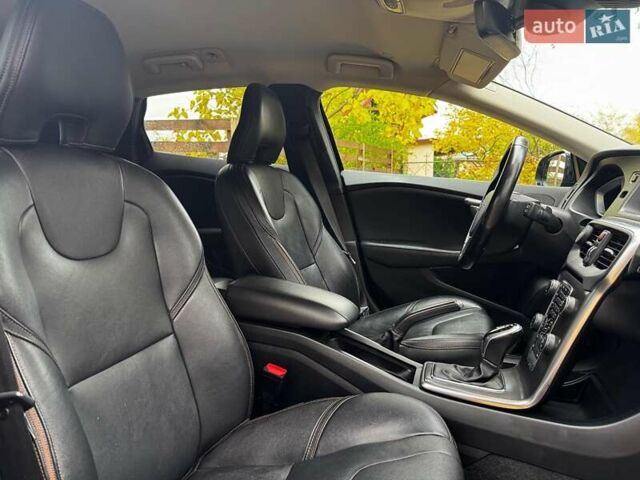 Вольво В40 2015 в Киеве на Automoto.ua Черный Вольво В40, объемом двигателя 2 л и пробегом 265 тыс. км за 15490 $, фото 30 на Automoto.ua