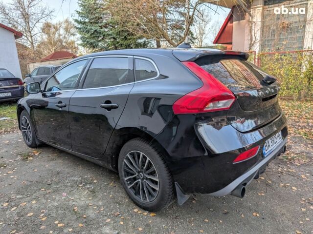 Чорний Вольво V40, об'ємом двигуна 1.6 л та пробігом 180 тис. км за 11411 $, фото 5 на Automoto.ua