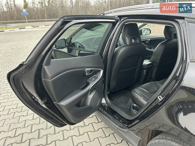 Черный Вольво В40, объемом двигателя 2 л и пробегом 265 тыс. км за 13200 $, фото 19 на Automoto.ua