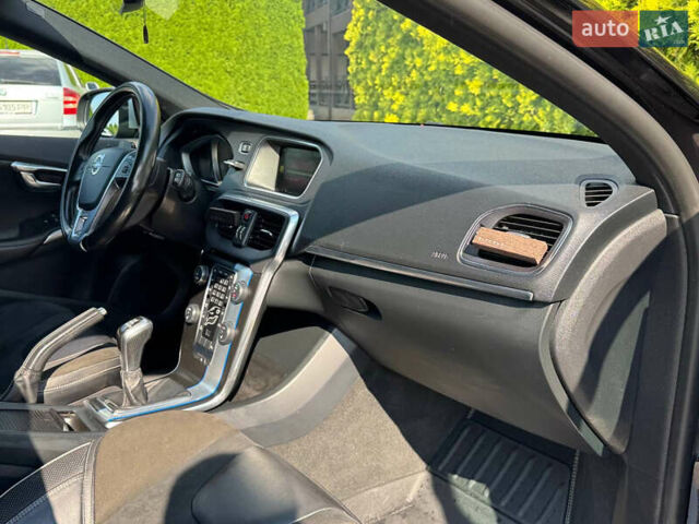 Чорний Вольво V40, об'ємом двигуна 1.97 л та пробігом 205 тис. км за 10999 $, фото 33 на Automoto.ua