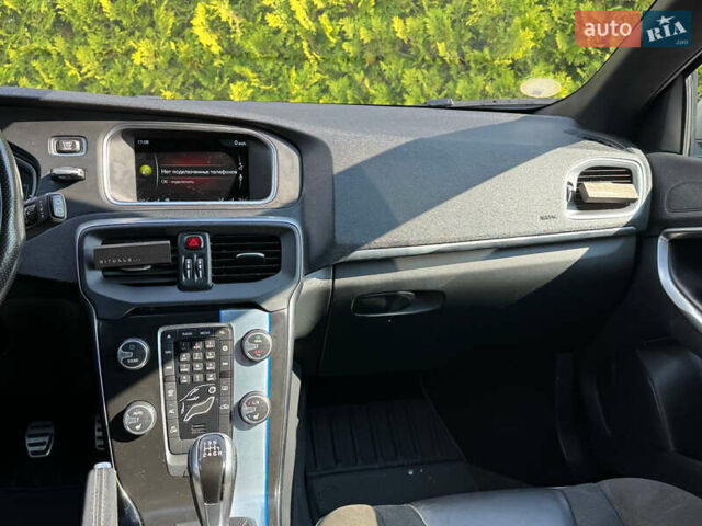 Чорний Вольво V40, об'ємом двигуна 1.97 л та пробігом 205 тис. км за 10999 $, фото 37 на Automoto.ua