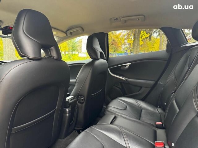 Вольво V40 2015 у Києві на Automoto.ua Чорний Вольво V40, об'ємом двигуна 2 л та пробігом 265 тис. км за 15490 $, фото 22 на Automoto.ua