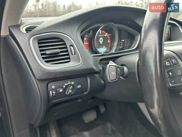 Черный Вольво В40, объемом двигателя 2 л и пробегом 265 тыс. км за 13200 $, фото 10 на Automoto.ua