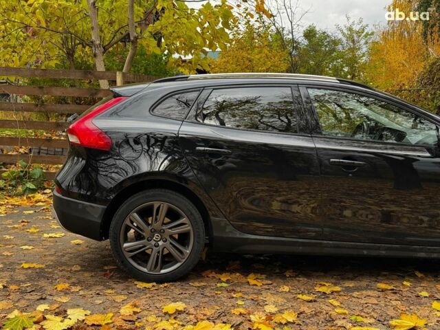 Вольво V40 2015 у Києві на Automoto.ua Чорний Вольво V40, об'ємом двигуна 2 л та пробігом 265 тис. км за 15490 $, фото 4 на Automoto.ua