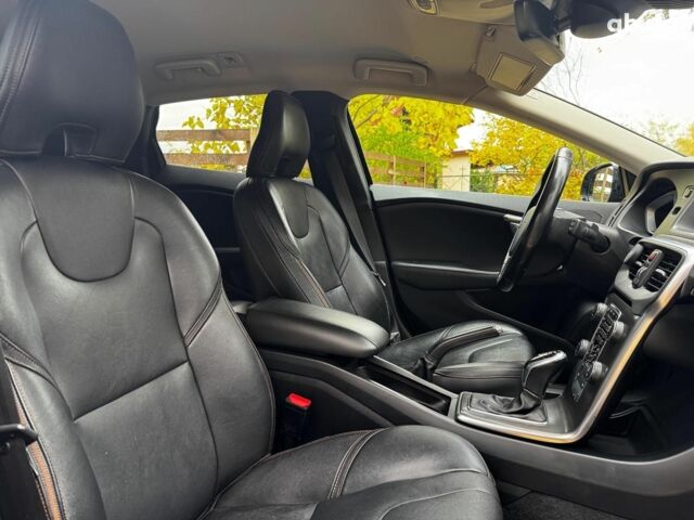 Вольво V40 2015 у Києві на Automoto.ua Чорний Вольво V40, об'ємом двигуна 2 л та пробігом 265 тис. км за 15490 $, фото 30 на Automoto.ua