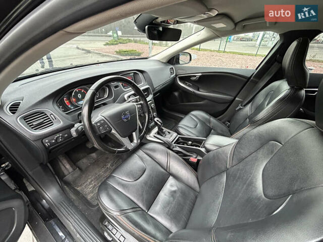 Черный Вольво В40, объемом двигателя 2 л и пробегом 265 тыс. км за 13200 $, фото 17 на Automoto.ua