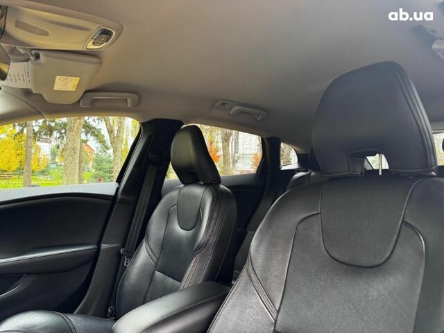 Вольво V40 2015 у Києві на Automoto.ua Чорний Вольво V40, об'ємом двигуна 2 л та пробігом 265 тис. км за 15490 $, фото 17 на Automoto.ua