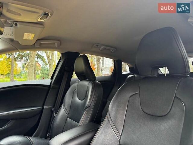 Вольво В40 2015 в Киеве на Automoto.ua Черный Вольво В40, объемом двигателя 2 л и пробегом 265 тыс. км за 15490 $, фото 19 на Automoto.ua