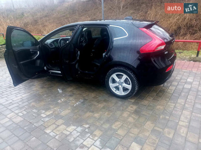 Черный Вольво В40, объемом двигателя 2 л и пробегом 231 тыс. км за 11700 $, фото 2 на Automoto.ua