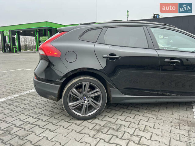 Черный Вольво В40, объемом двигателя 2 л и пробегом 265 тыс. км за 13200 $, фото 2 на Automoto.ua