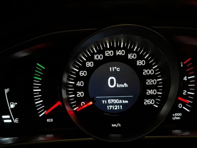 Чорний Вольво V40, об'ємом двигуна 1.6 л та пробігом 180 тис. км за 11411 $, фото 7 на Automoto.ua