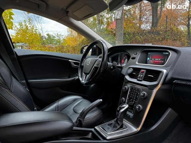 Вольво V40 2015 у Києві на Automoto.ua Чорний Вольво V40, об'ємом двигуна 2 л та пробігом 265 тис. км за 15490 $, фото 31 на Automoto.ua