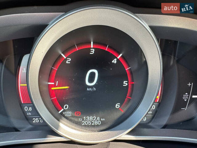 Чорний Вольво V40, об'ємом двигуна 1.97 л та пробігом 205 тис. км за 10999 $, фото 44 на Automoto.ua