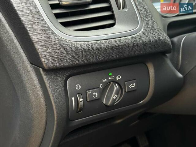 Вольво В40 2015 в Киеве на Automoto.ua Черный Вольво В40, объемом двигателя 2 л и пробегом 265 тыс. км за 15490 $, фото 21 на Automoto.ua