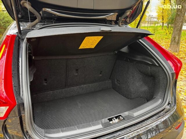 Вольво V40 2015 у Києві на Automoto.ua Чорний Вольво V40, об'ємом двигуна 2 л та пробігом 265 тис. км за 15490 $, фото 25 на Automoto.ua