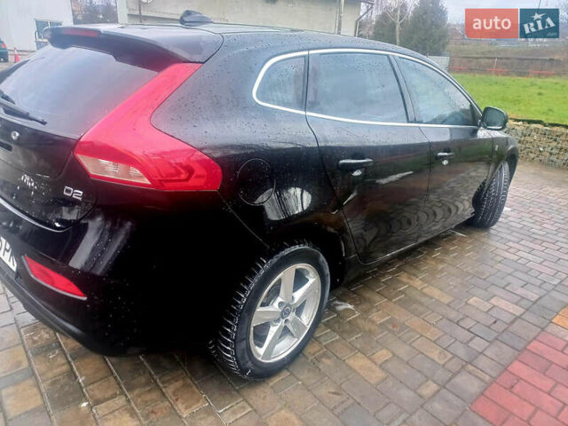 Черный Вольво В40, объемом двигателя 2 л и пробегом 231 тыс. км за 11700 $, фото 1 на Automoto.ua