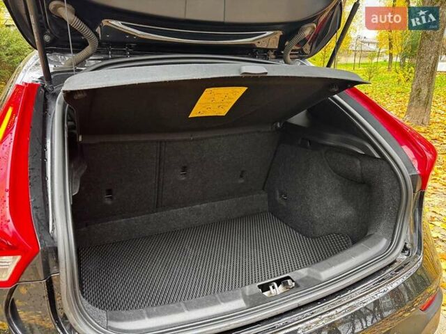 Вольво В40 2015 в Киеве на Automoto.ua Черный Вольво В40, объемом двигателя 2 л и пробегом 265 тыс. км за 15490 $, фото 26 на Automoto.ua