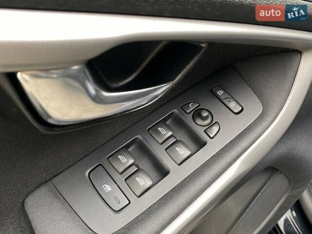 Вольво В40 2015 в Львове на Automoto.ua Черный Вольво В40, объемом двигателя 1.97 л и пробегом 218 тыс. км за 12500 $, фото 10 на Automoto.ua