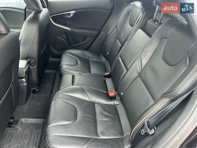 Черный Вольво В40, объемом двигателя 2 л и пробегом 265 тыс. км за 13200 $, фото 16 на Automoto.ua